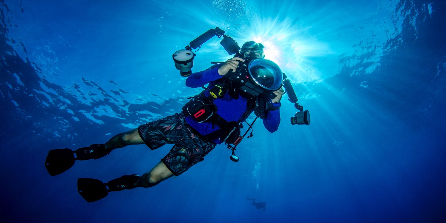 diver with camera
